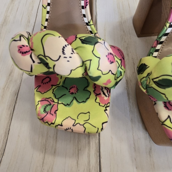 BETSY JOHNSON Floral Green and Pink Platform Heels - Picture 10 of 14